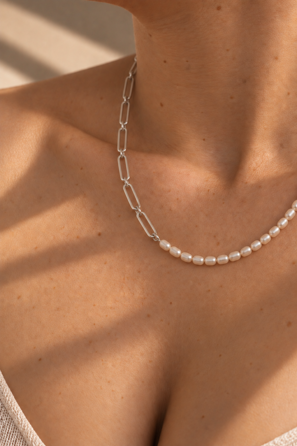 Model wearing The Ayanda Necklace by Ryā Atelier features a solid sterling silver handmade paperclip chain and a string of delicate freshwater pearls. 