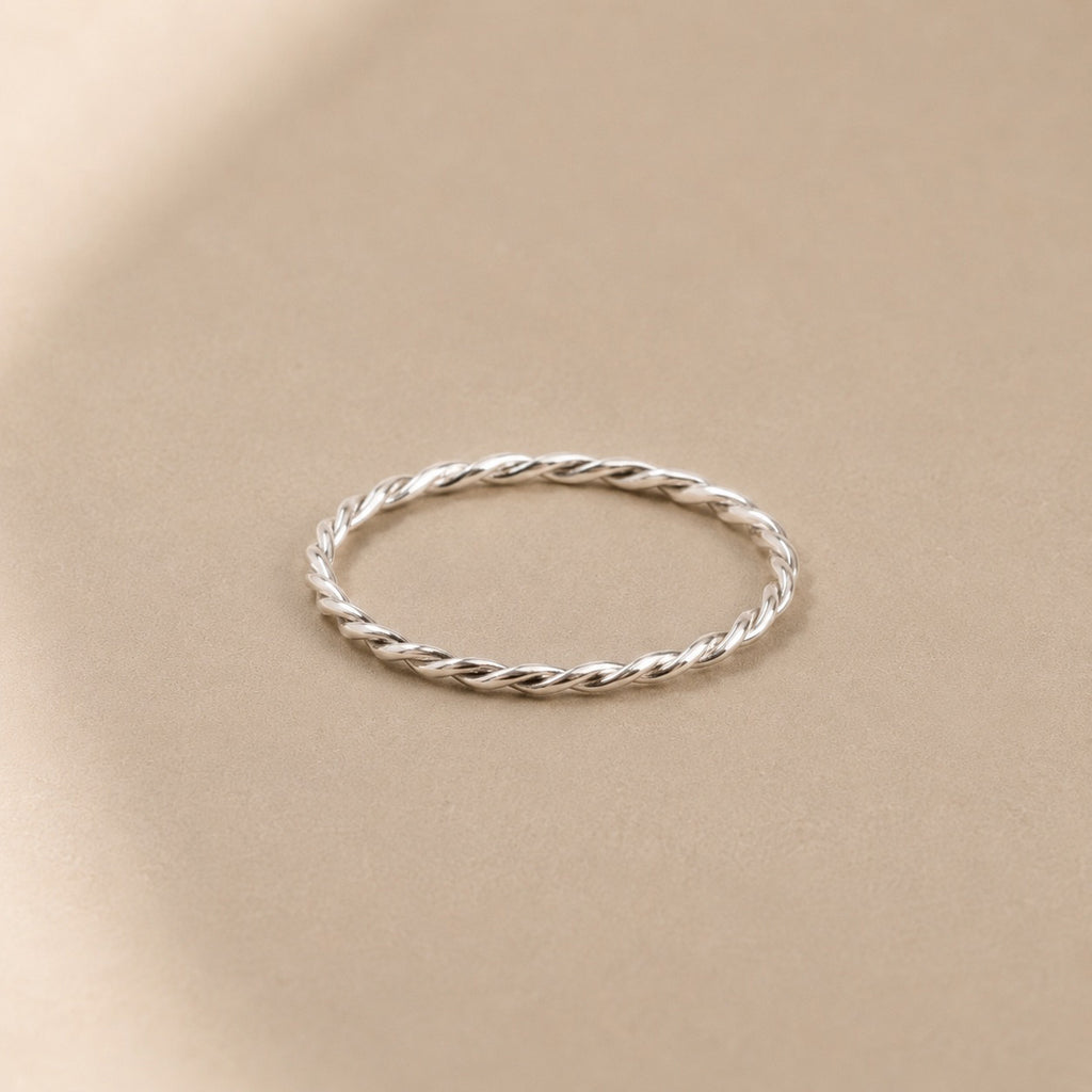 Bella Twisted Ring handcrafted in solid 925 sterling silver, design by Ryã Atelier.