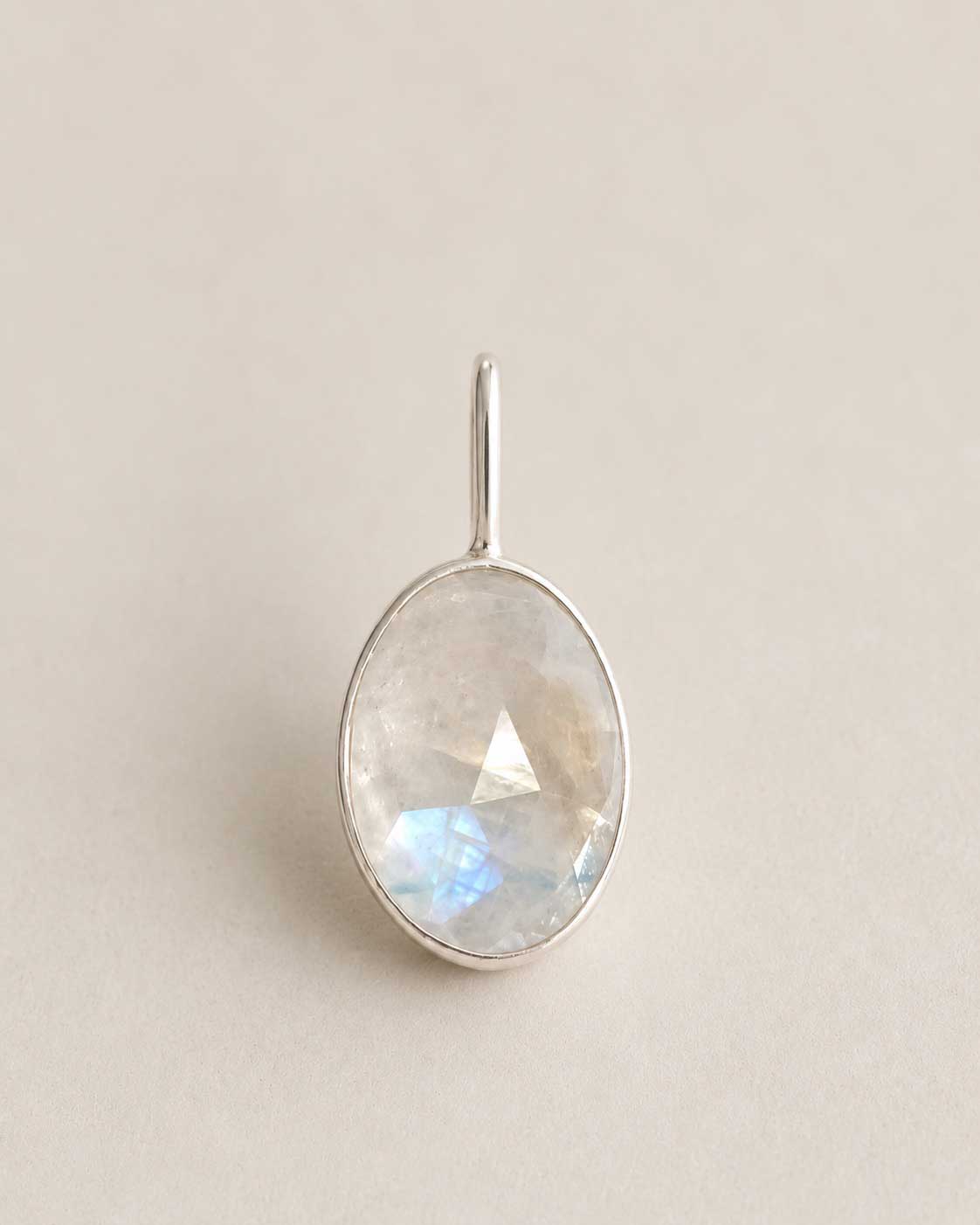Portrait Oval shaped Unyezi Moonstone pendant by Rya Atelier. Faceted Rainbow Moonstone set in solid 925 sterling silver. 